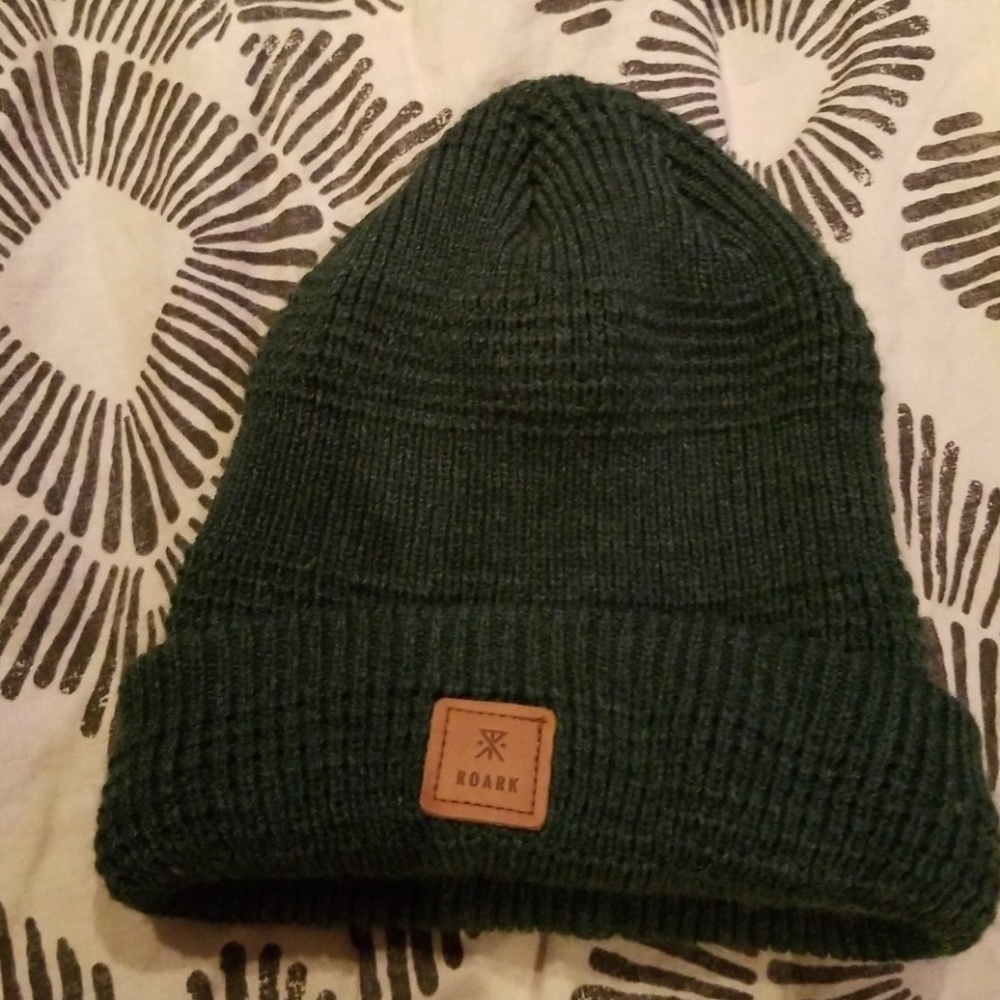New Roark dark green beanie